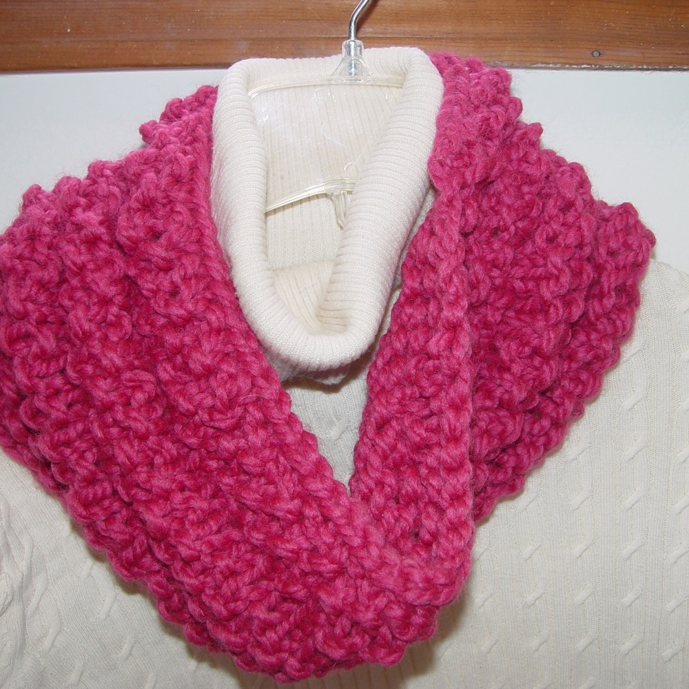 New Hand knit Cowl/Scarf